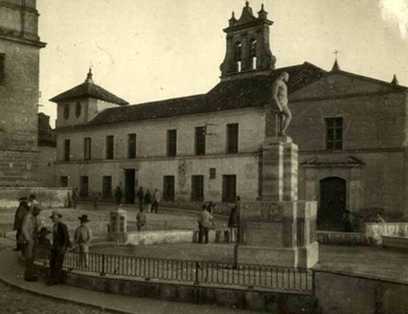 Monumento Palomino (2)